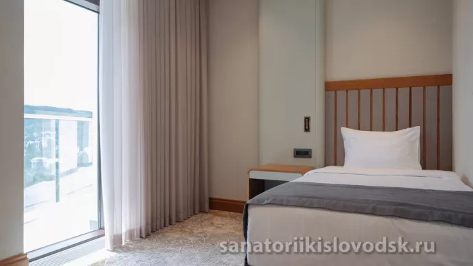 Санаторий Источник Кисловодск. 3 местный 2 комнатный Сюит (67 м²)